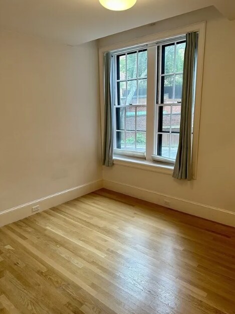 92 Mount Vernon St, Unit L2 in Boston, MA - Building Photo