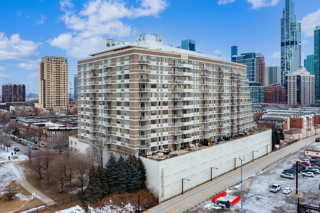 Prairie House at Central Station in Chicago, IL - Building Photo