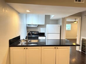 5353 Richmond Ave. in Houston, TX - Building Photo - Building Photo