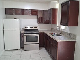 6103 SW 69th St in South Miami, FL - Building Photo