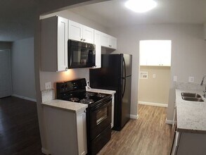 5483 Waltham Ln in Las Vegas, NV - Building Photo - Building Photo