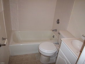 53 S Huntington Ave-Unit -Apt 305 in Boston, MA - Foto de edificio - Building Photo