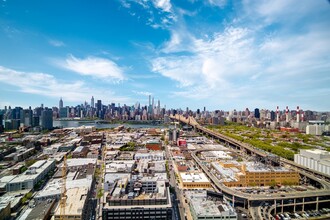 43-10 Crescent St, Unit 4008 in Queens, NY - Building Photo - Building Photo
