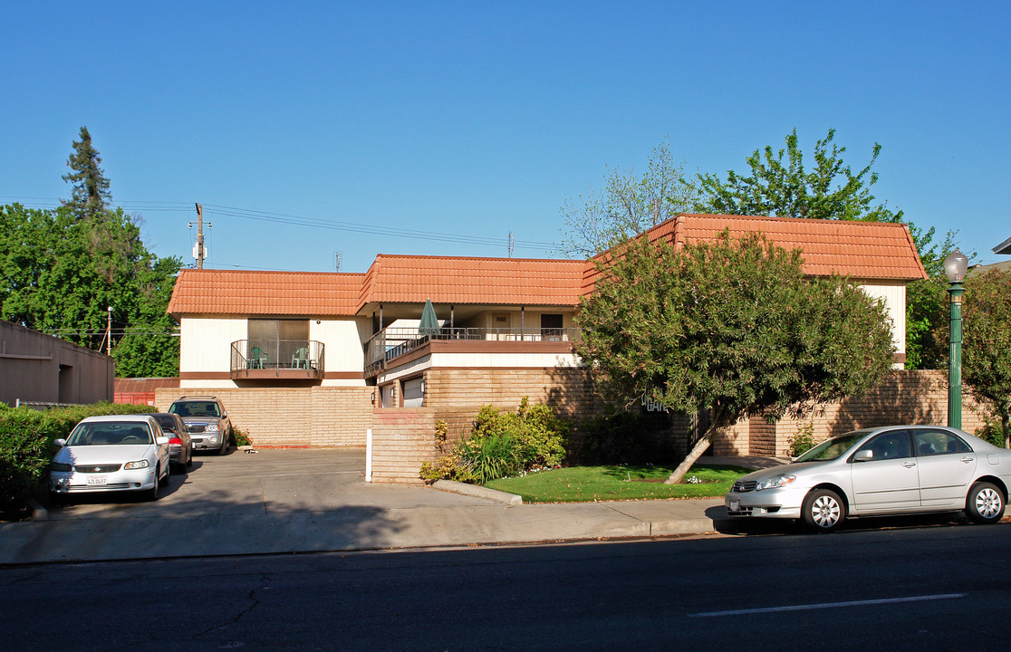 1041 N Fulton St in Fresno, CA - Building Photo