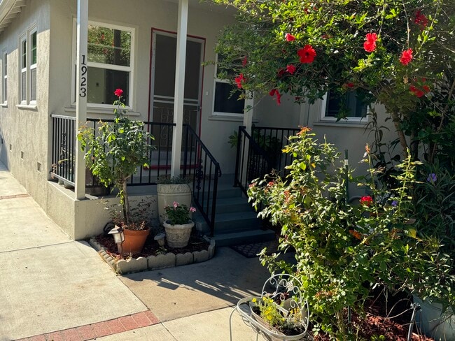 1923 Talmadge St, Unit 1923 Talmadge St.