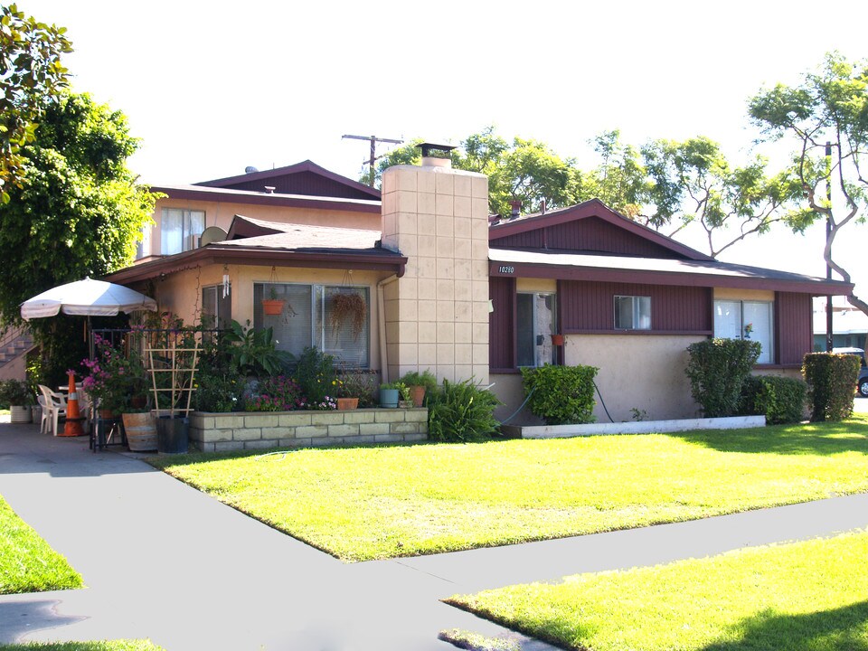 10280 Sentry Dr in Stanton, CA - Foto de edificio