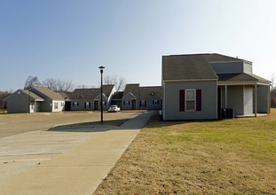 Turrell Manor Apartments in Turrell, AR - Building Photo - Building Photo