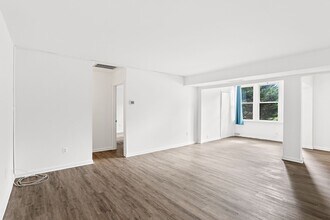 9629 White Acre Rd in Columbia, MD - Building Photo - Building Photo