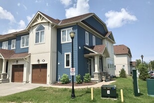 7 Lett Ave in Collingwood, ON - Building Photo