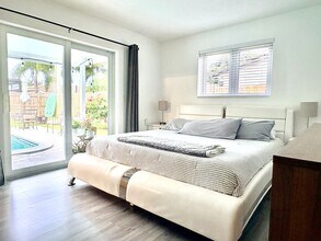 5770 NE 18th Ave in Fort Lauderdale, FL - Building Photo - Building Photo