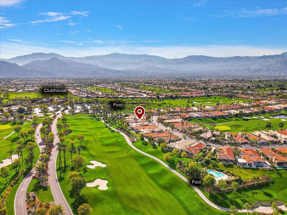 292 White Horse Trail in Palm Desert, CA - Foto de edificio