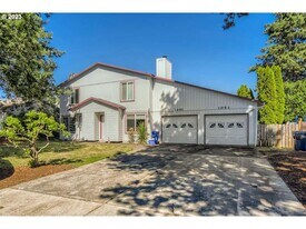 1051-1053 Birchwood Dr in Oregon City, OR - Building Photo