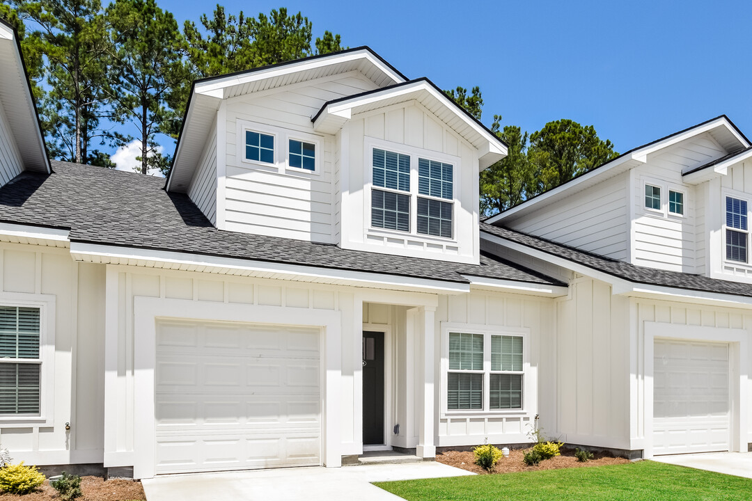 1120 Walker Point Way in Brunswick, GA - Building Photo