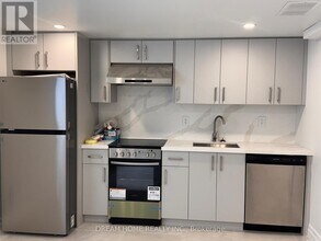 5 Empire Ct in Hamilton, ON - Building Photo - Building Photo