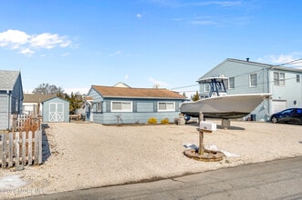 804 Harbor Rd in Forked River, NJ - Building Photo - Building Photo