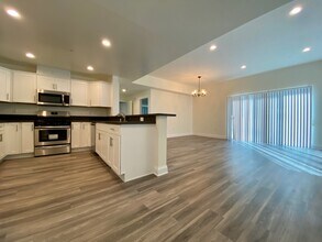 14934 Burbank Blvd in Los Angeles, CA - Building Photo - Building Photo