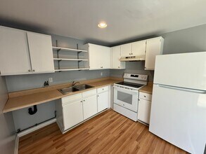 22 Hadley Rd in Sunderland, MA - Building Photo - Building Photo