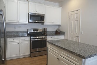 637 Calle Vibrante in Palm Desert, CA - Building Photo - Building Photo