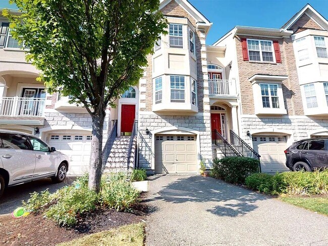 70 Osprey Ct in Secaucus, NJ - Building Photo - Building Photo