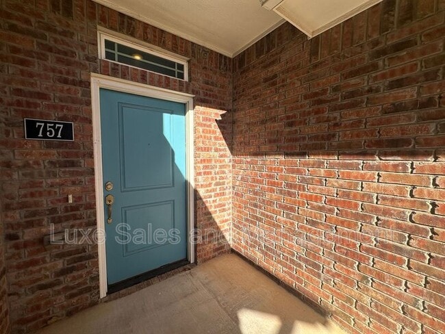 757 SW 14th St in Moore, OK - Building Photo - Building Photo