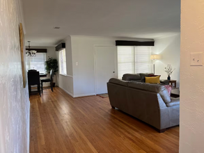 1710 Elmwood Blvd in Dallas, TX - Foto de edificio - Building Photo