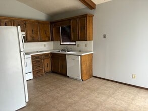 8502 E Parkmont Dr in Wichita, KS - Building Photo - Building Photo
