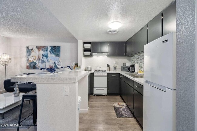 1601 W Camelback Rd, Unit A10AW in Phoenix, AZ - Building Photo - Building Photo