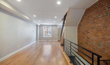 2002 S Croskey St in Philadelphia, PA - Building Photo - Building Photo