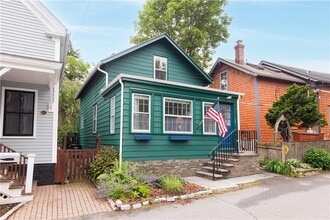 12 Maitland Ct in Newport, RI - Building Photo - Building Photo