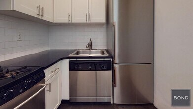 324 E 83rd St in New York, NY - Building Photo - Building Photo