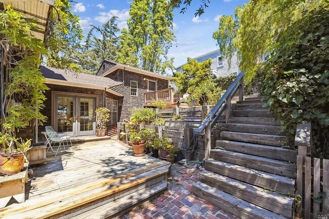 property at 602 Capitol St