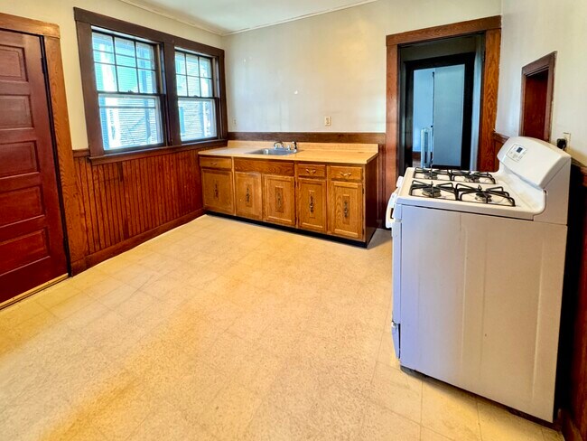 28 Putnam Ave, Unit 2 in Cambridge, MA - Building Photo - Building Photo