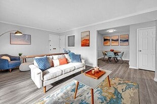 Ashford Crossing in Shrewsbury, MA - Building Photo