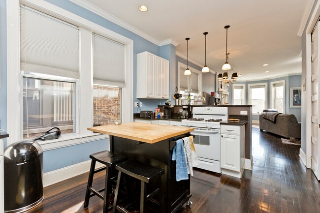 1037 S Racine Ave, Unit 3F
