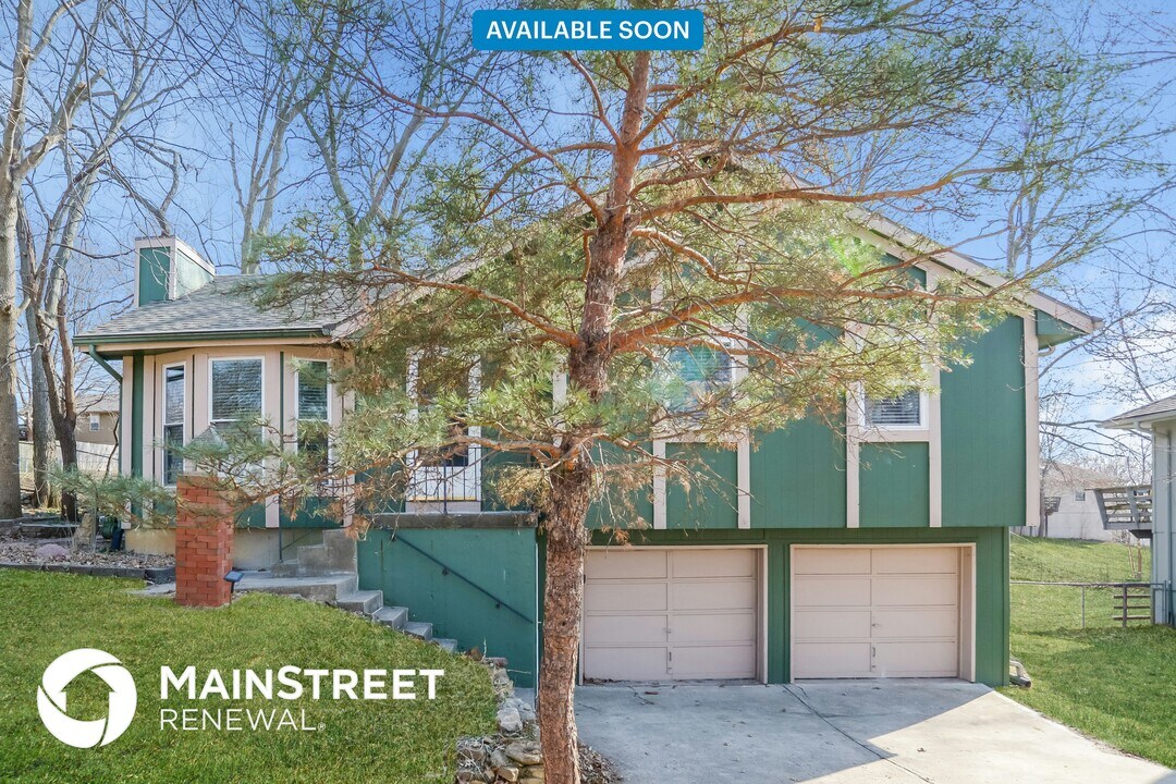 8707 NW 83 Terrace in Kansas City, MO - Building Photo