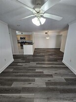 2451 Centergate Dr, Unit 204 in Miramar, FL - Building Photo