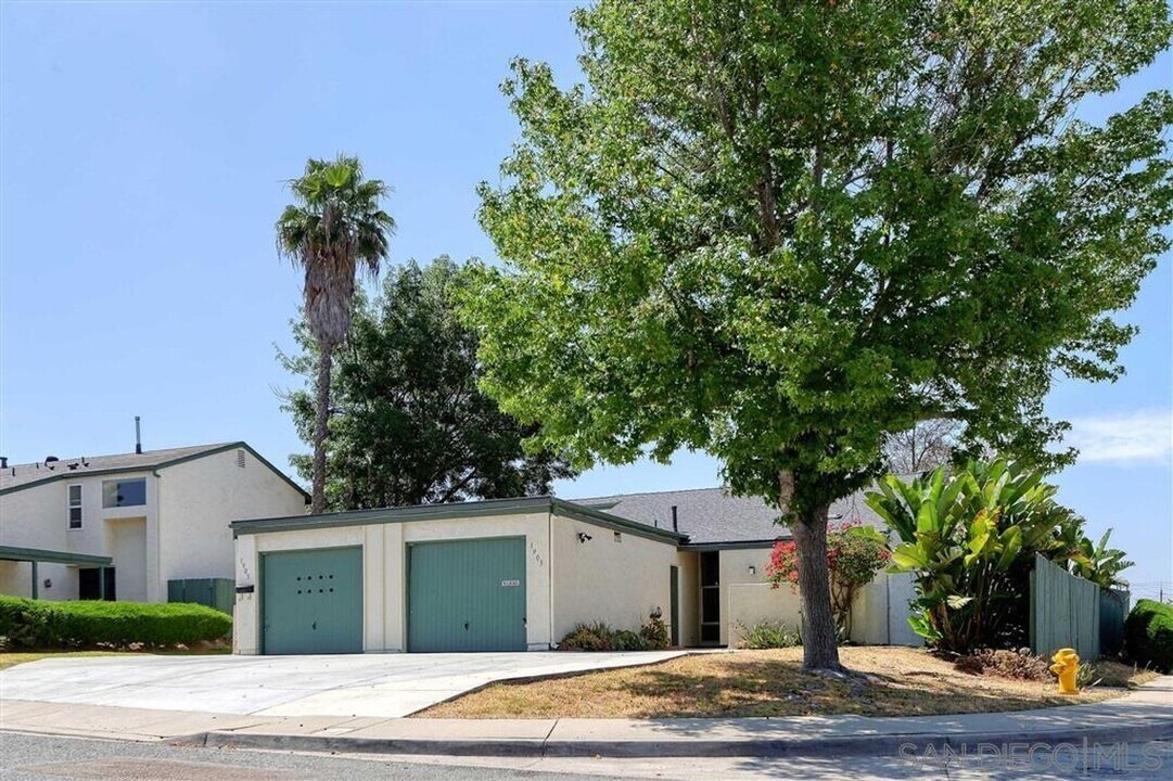 1903 Terracina Cir in Spring Valley, CA - Building Photo