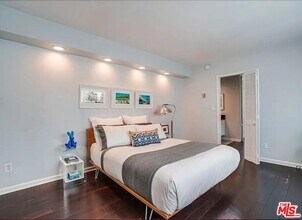 1233 Flores St in West Hollywood, CA - Building Photo - Building Photo