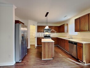 250 Farrington Dr in Clayton, NC - Foto de edificio - Building Photo