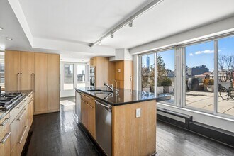 3 Sheridan Square in New York, NY - Building Photo - Building Photo