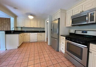 90 Cabot St in Waltham, MA - Building Photo - Building Photo