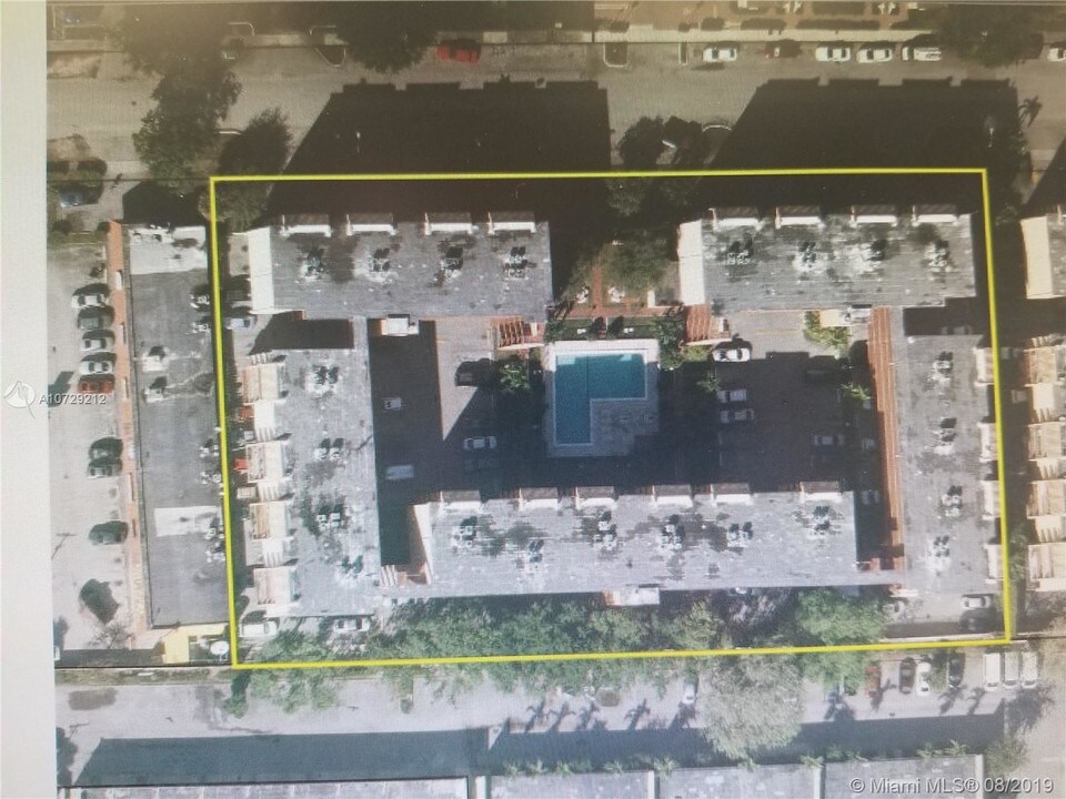 1950 W 54th St-Unit -401 in Hialeah, FL - Building Photo