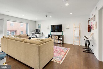 728-30 S Sartain St in Philadelphia, PA - Building Photo - Building Photo