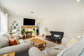 204 E Spring St in Middlebury, IN - Building Photo - Building Photo