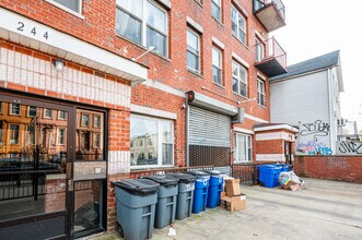 242 Kosciuszko St in Brooklyn, NY - Building Photo - Building Photo