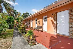 140 SW 30th Ct in Miami, FL - Building Photo
