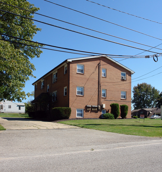 711 Highland Ave in Girard, OH - Building Photo - Building Photo