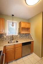 44 Rosemary Ln in Newington, CT - Building Photo - Building Photo