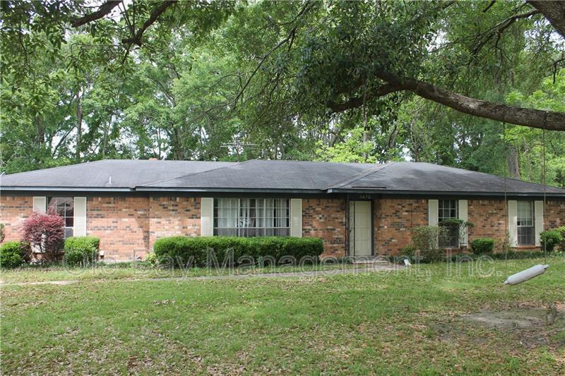 5470 Barbara Dr in Satsuma, AL - Building Photo