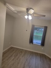 1122 Valley St, Unit 1122 1/2 in Burlington, IA - Foto de edificio - Building Photo